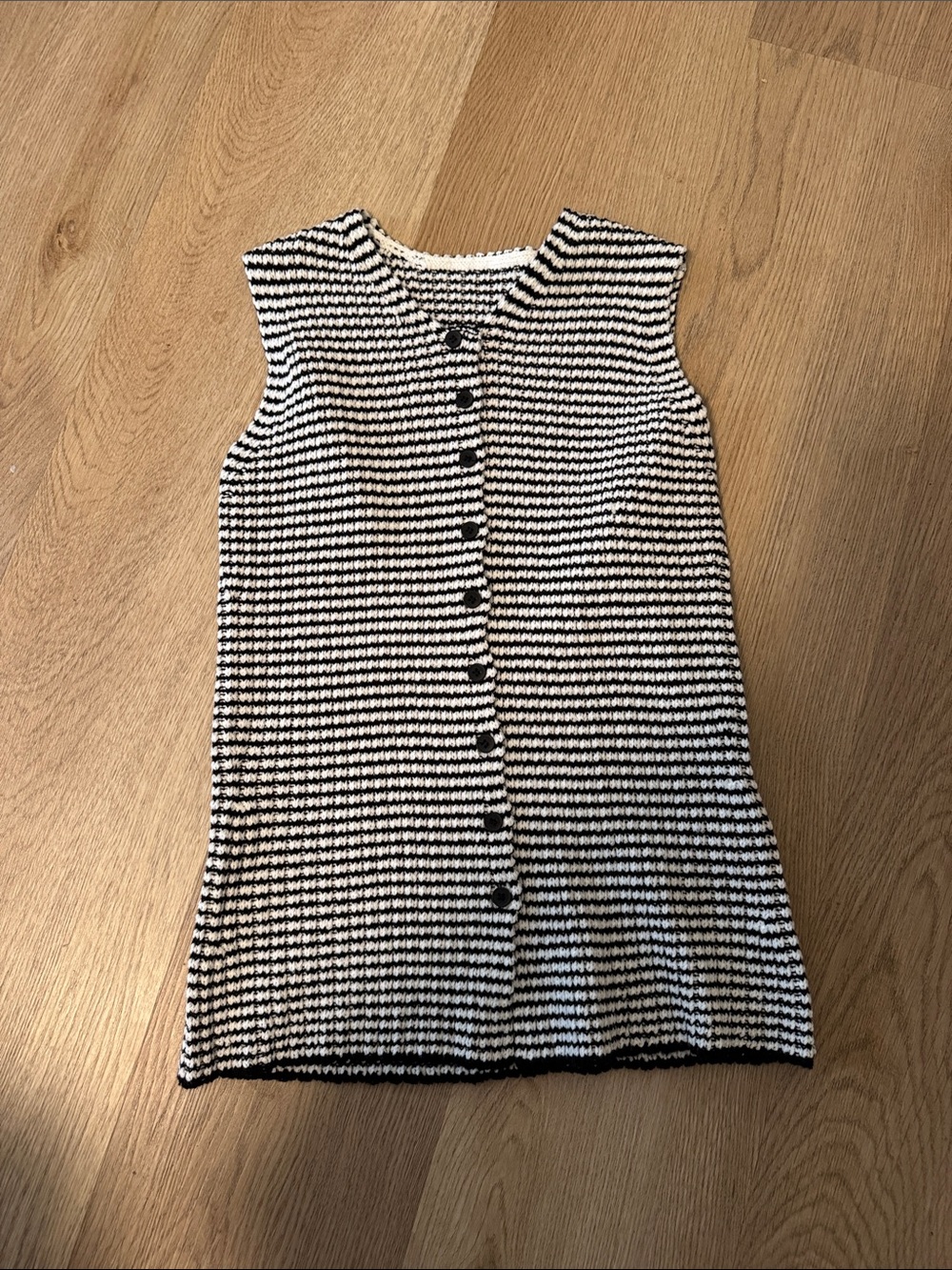 Striped Sleeveless Button-Front Knit Tank Top - Black & White